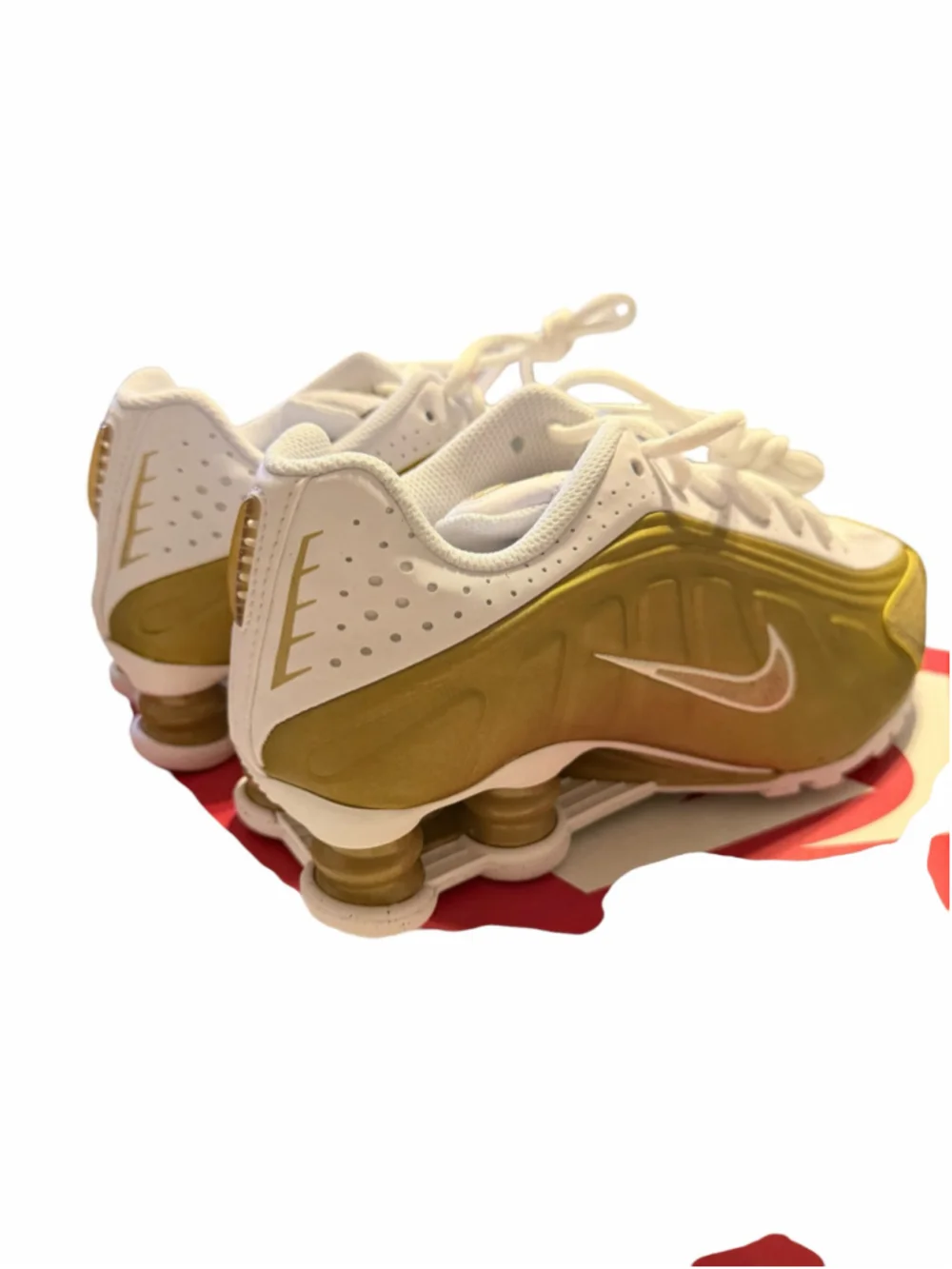 Men's/Youth Nike Shox R4 Sneakers Gold/White Size 4Y